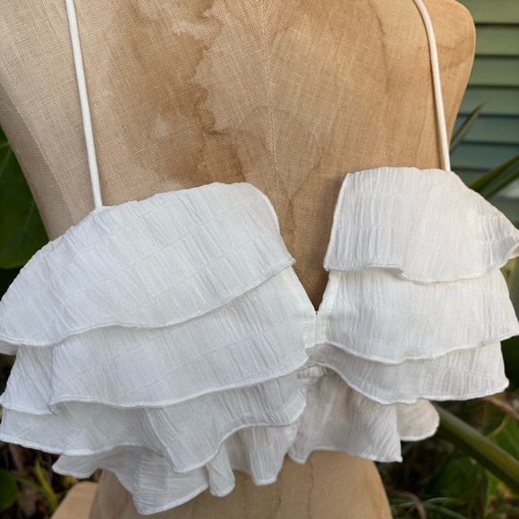 Ruffle cropped cami 🦢 - Picture 2 of 4